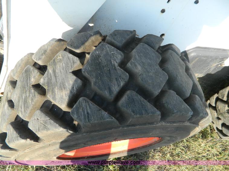 image for item B3903 2002 Bobcat S300 skid steer