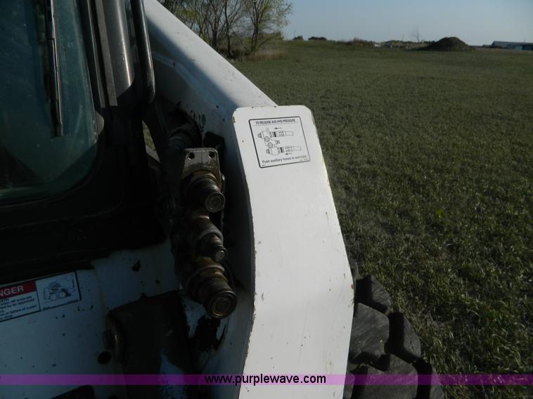 image for item B3903 2002 Bobcat S300 skid steer