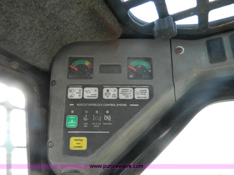 image for item B3903 2002 Bobcat S300 skid steer
