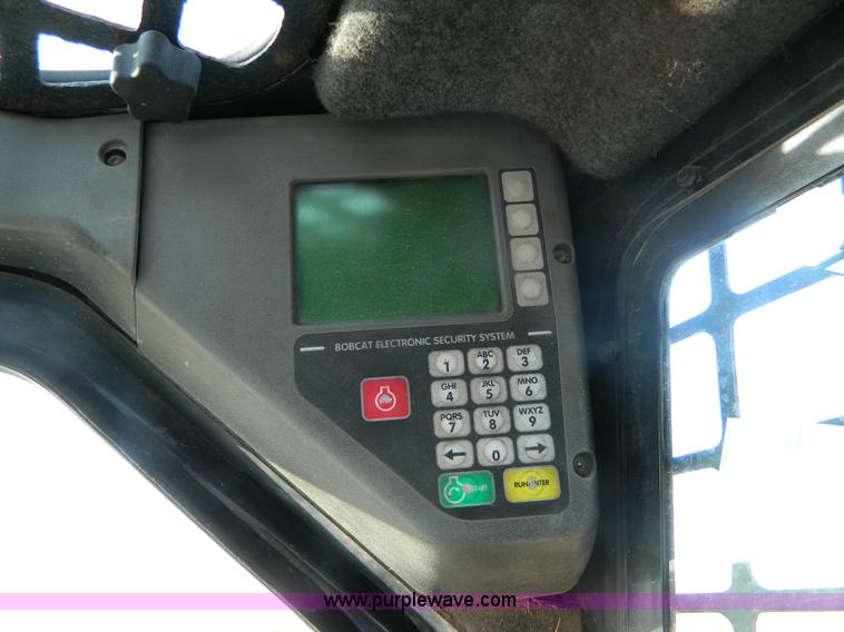 image for item B3903 2002 Bobcat S300 skid steer