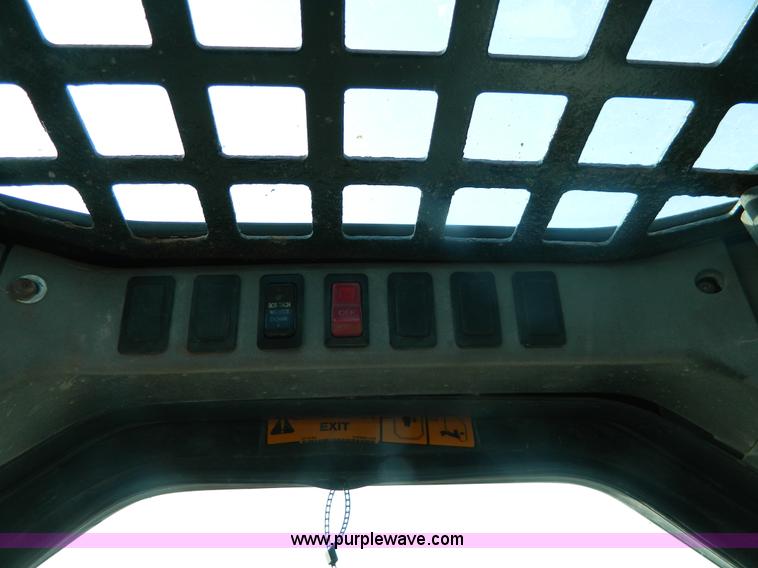 image for item B3903 2002 Bobcat S300 skid steer