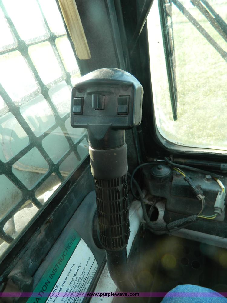 image for item B3903 2002 Bobcat S300 skid steer