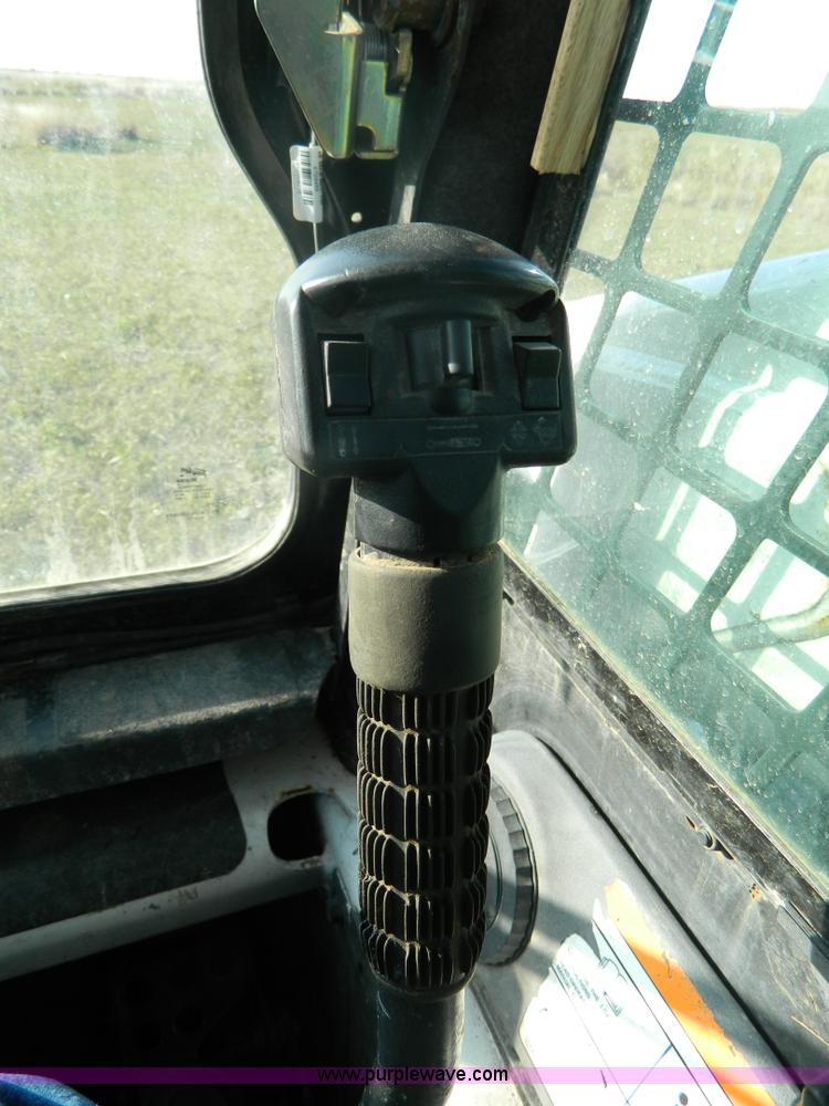 image for item B3903 2002 Bobcat S300 skid steer