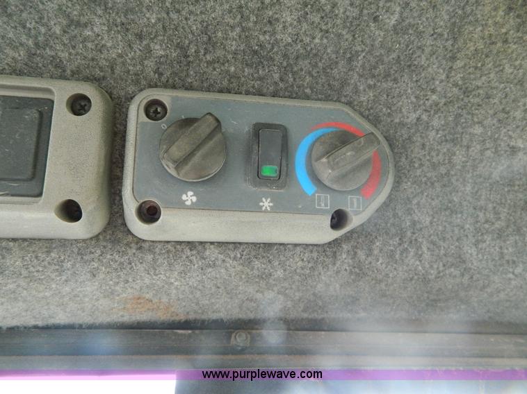 image for item B3903 2002 Bobcat S300 skid steer