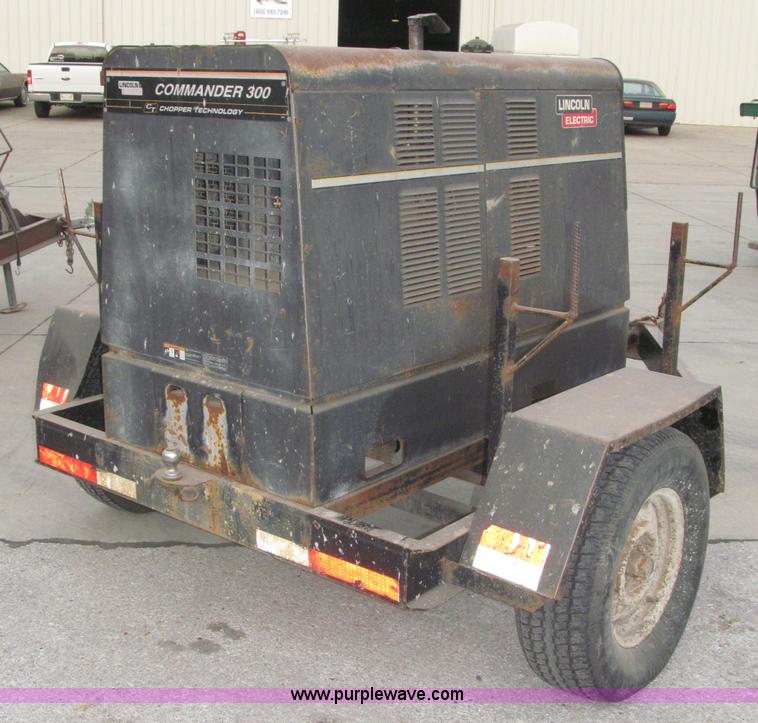 image for item B5228 Lincoln Electric Commander 300 portable welder/generator