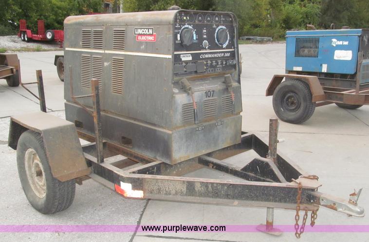 image for item B5228 Lincoln Electric Commander 300 portable welder/generator