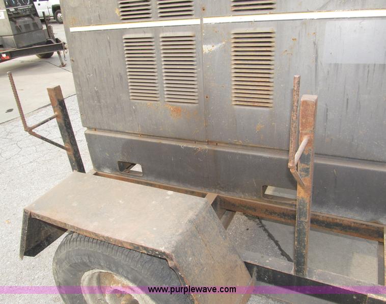 image for item B5228 Lincoln Electric Commander 300 portable welder/generator