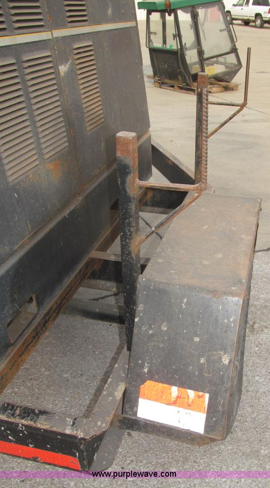 image for item B5228 Lincoln Electric Commander 300 portable welder/generator