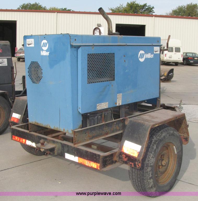 image for item B5229 Miller Big Blue 400D portable welder/generator