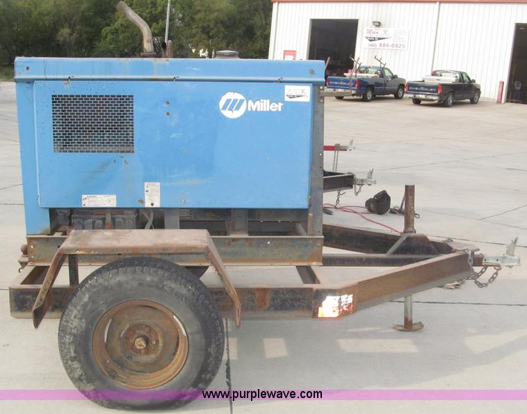 image for item B5229 Miller Big Blue 400D portable welder/generator