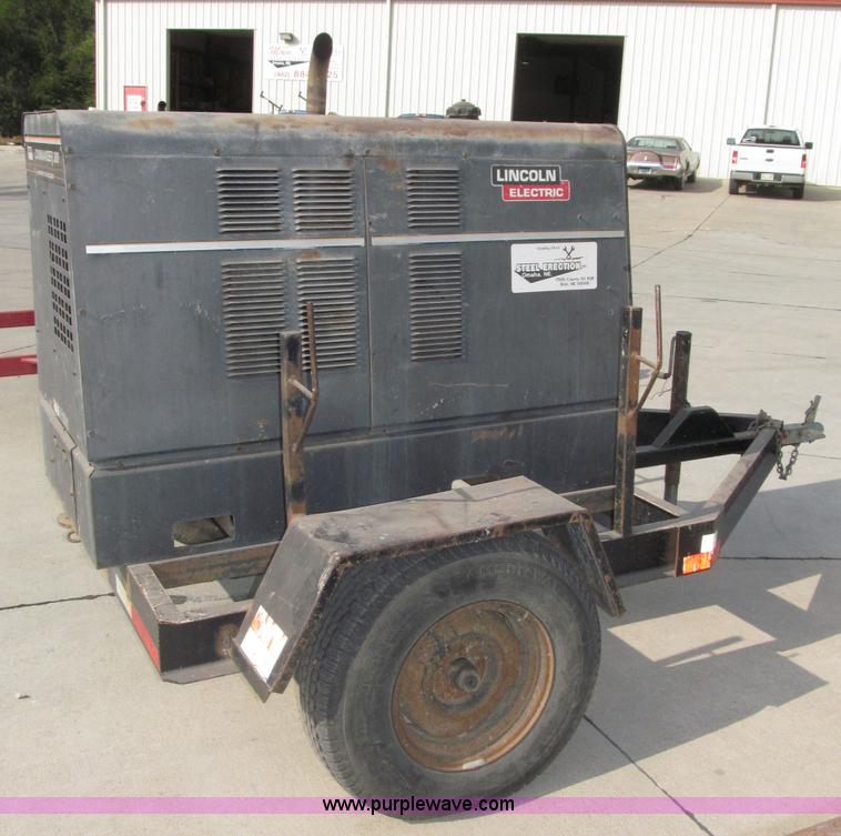 image for item B5230 Lincoln Electric Commander 300 portable welder/generator