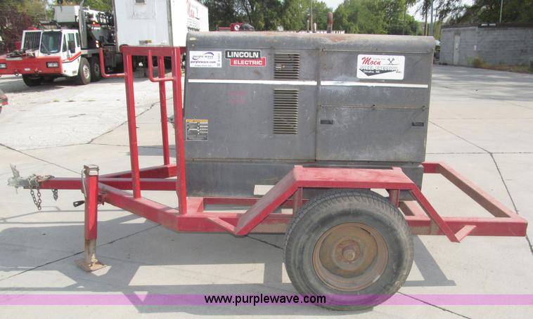 image for item B5231 Lincoln Electric Commander 300 portable welder/generator