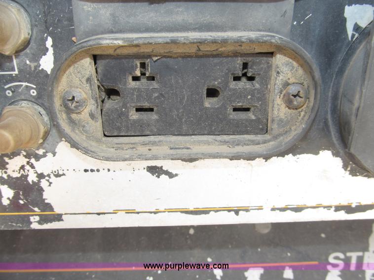 image for item B5231 Lincoln Electric Commander 300 portable welder/generator