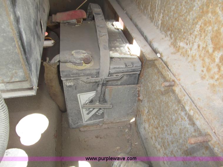 image for item B5231 Lincoln Electric Commander 300 portable welder/generator