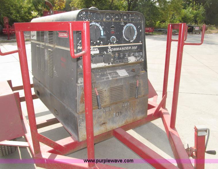 image for item B5231 Lincoln Electric Commander 300 portable welder/generator