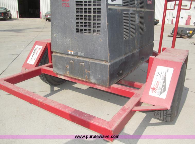 image for item B5231 Lincoln Electric Commander 300 portable welder/generator