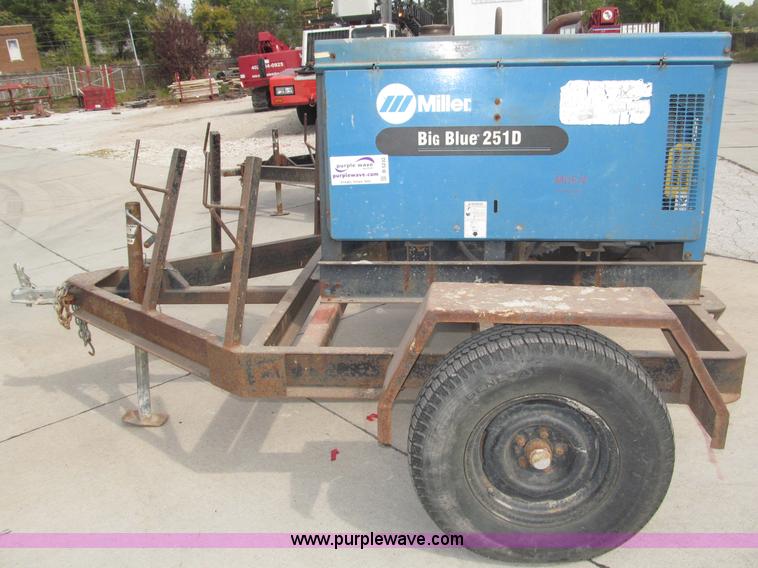 image for item B5232 Miller Big Blue 251D portable welder/generator