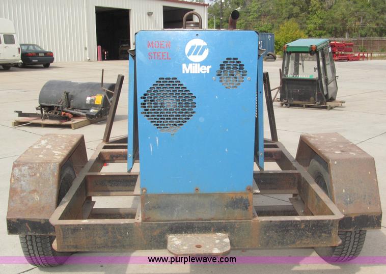 image for item B5232 Miller Big Blue 251D portable welder/generator