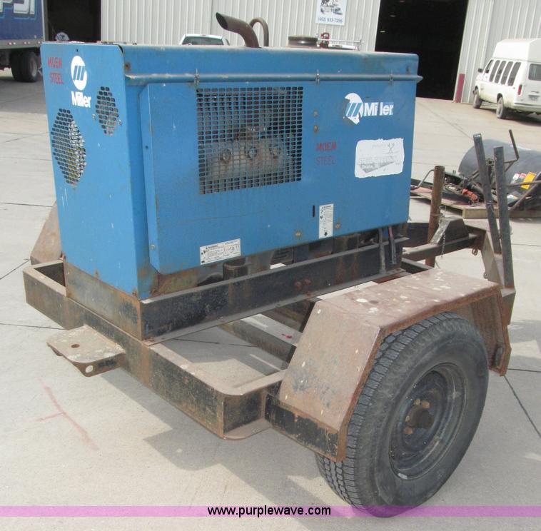 image for item B5232 Miller Big Blue 251D portable welder/generator