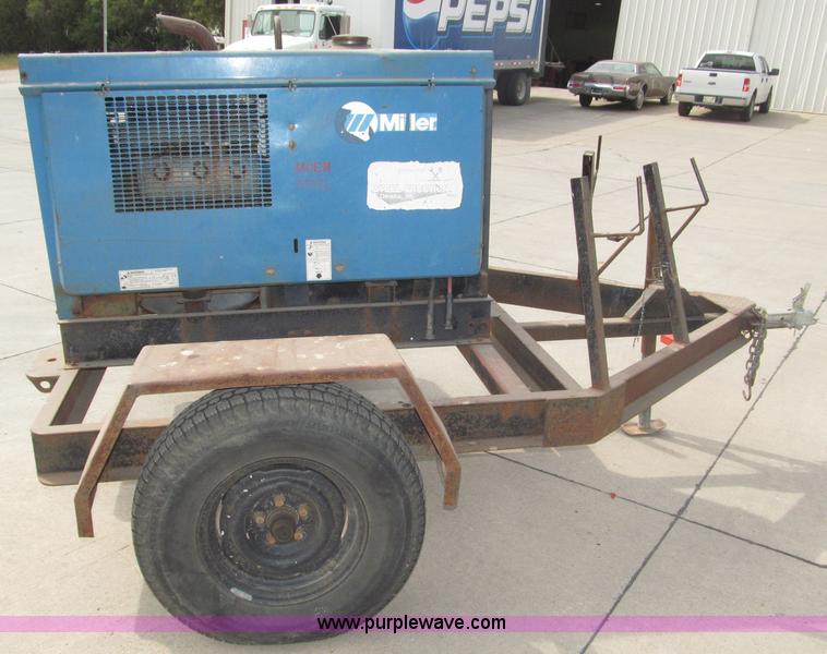 image for item B5232 Miller Big Blue 251D portable welder/generator