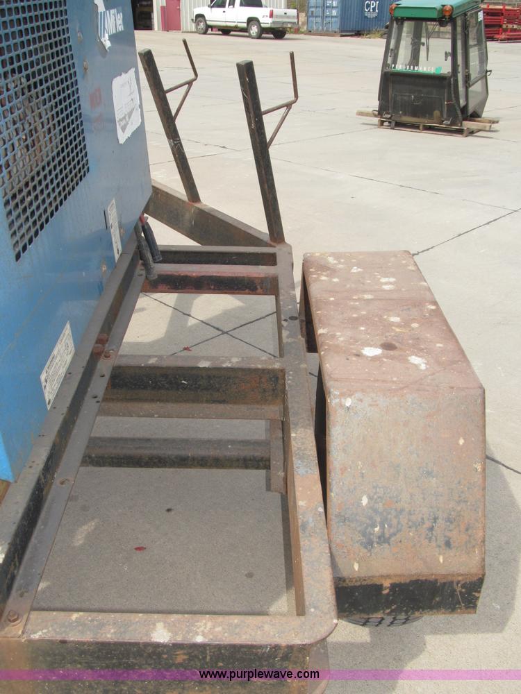 image for item B5232 Miller Big Blue 251D portable welder/generator