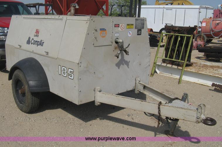 image for item B8156 1999 LeRoi Comp Air 185 mobile compressor