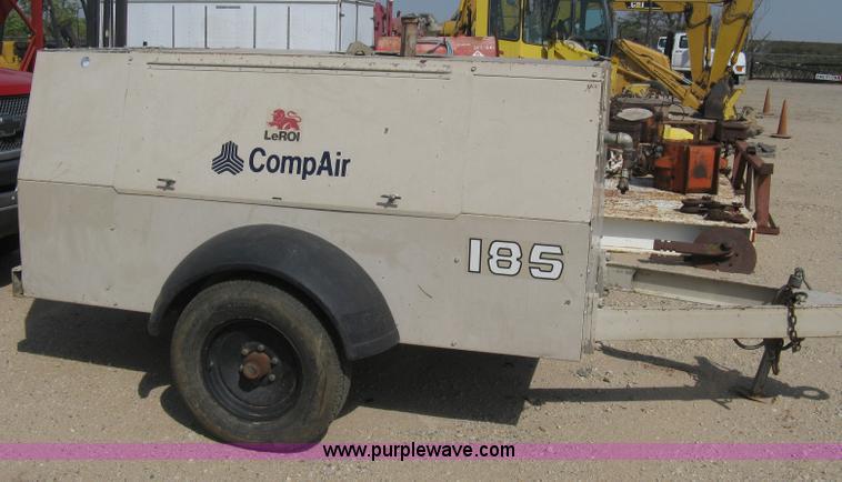 image for item B8156 1999 LeRoi Comp Air 185 mobile compressor