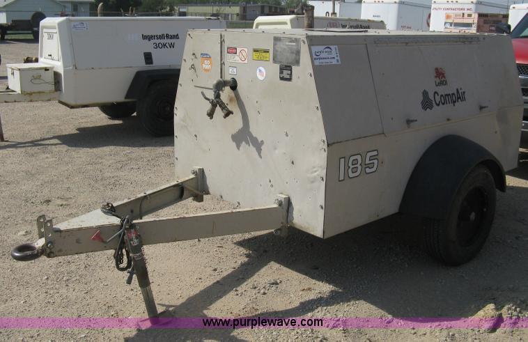 image for item B8156 1999 LeRoi Comp Air 185 mobile compressor
