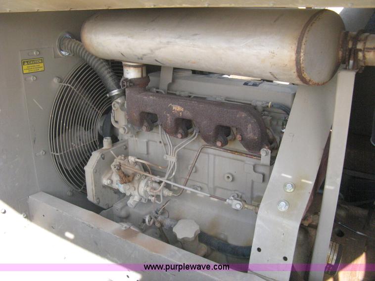 image for item B8156 1999 LeRoi Comp Air 185 mobile compressor