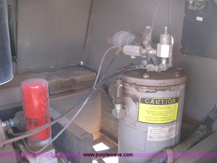 image for item B8156 1999 LeRoi Comp Air 185 mobile compressor