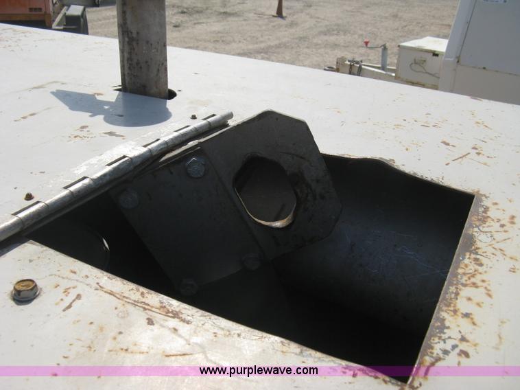 image for item B8156 1999 LeRoi Comp Air 185 mobile compressor