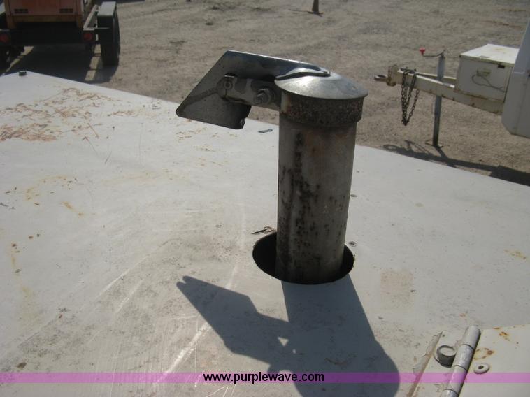 image for item B8156 1999 LeRoi Comp Air 185 mobile compressor