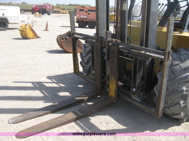 image for item B8162 Caterpillar R80 rough terrain forklift