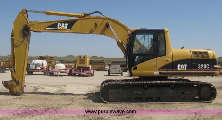 image for item B8163 2001 Caterpillar 320CL excavator