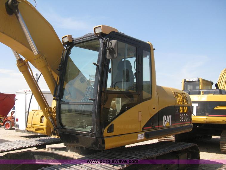 image for item B8163 2001 Caterpillar 320CL excavator