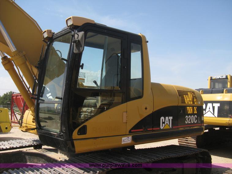 image for item B8163 2001 Caterpillar 320CL excavator