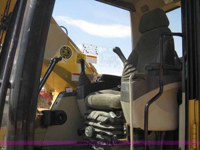 image for item B8163 2001 Caterpillar 320CL excavator