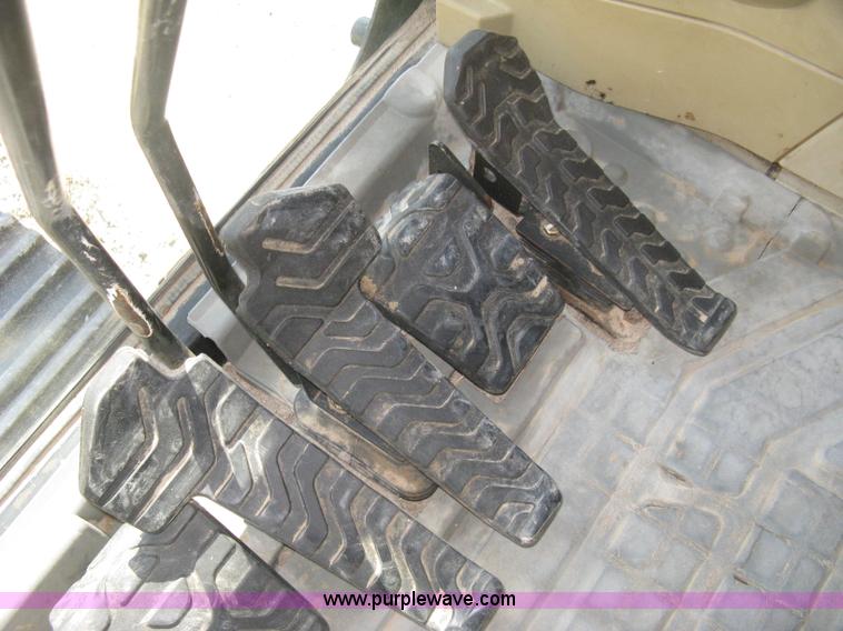 image for item B8163 2001 Caterpillar 320CL excavator