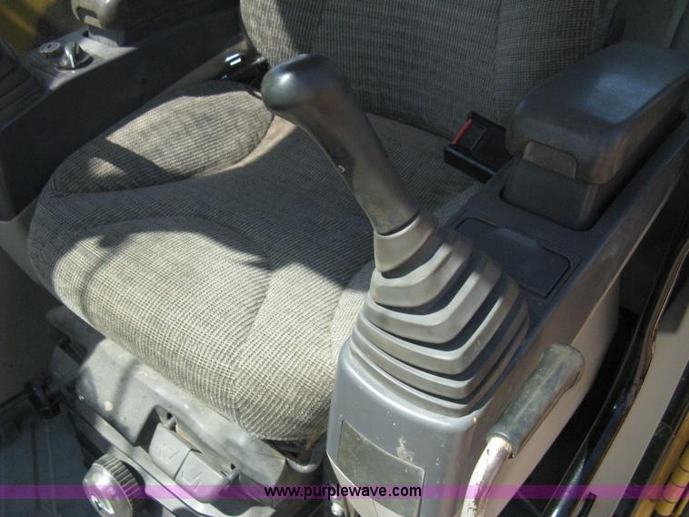 image for item B8163 2001 Caterpillar 320CL excavator