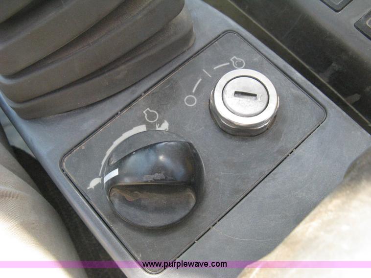 image for item B8163 2001 Caterpillar 320CL excavator