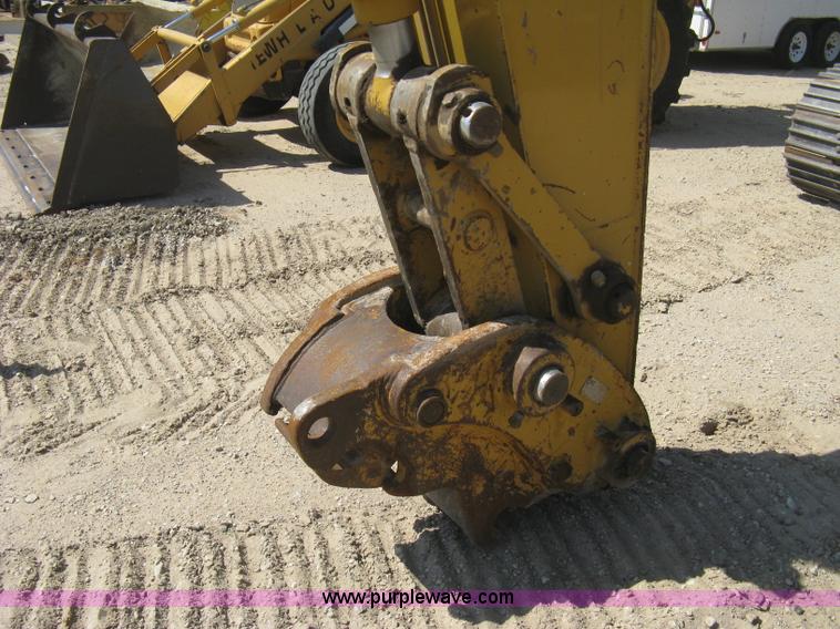 image for item B8163 2001 Caterpillar 320CL excavator