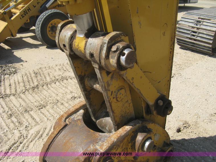 image for item B8163 2001 Caterpillar 320CL excavator