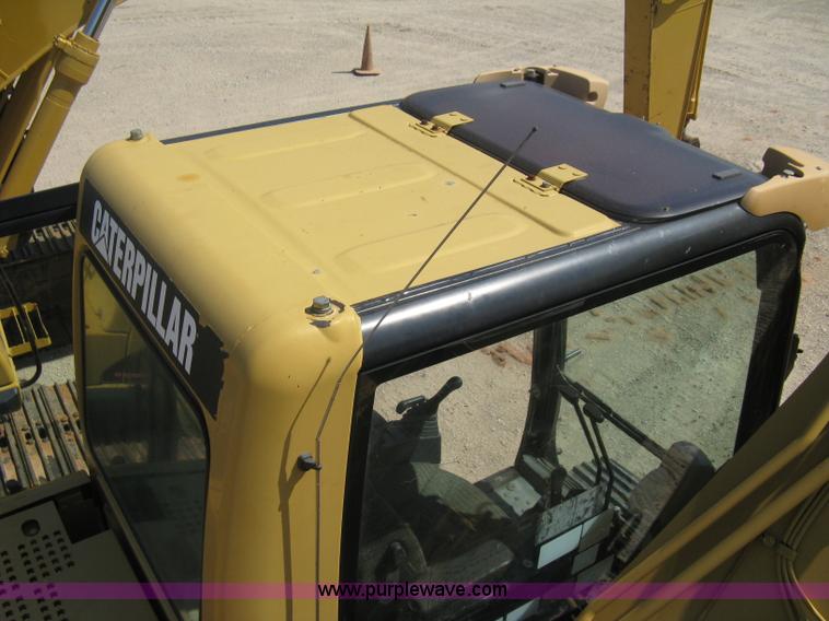 image for item B8163 2001 Caterpillar 320CL excavator