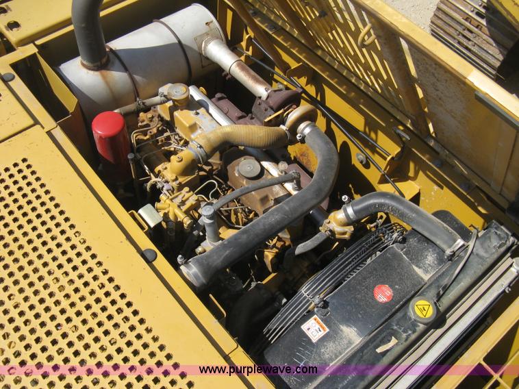 image for item B8163 2001 Caterpillar 320CL excavator