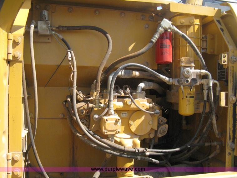 image for item B8163 2001 Caterpillar 320CL excavator