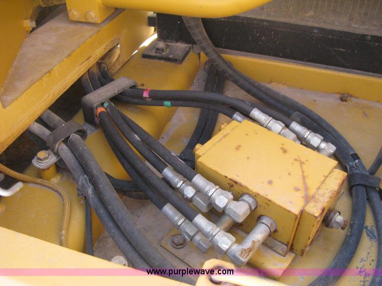 image for item B8163 2001 Caterpillar 320CL excavator