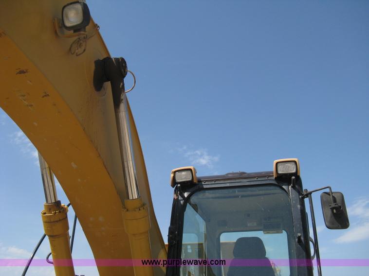 image for item B8163 2001 Caterpillar 320CL excavator