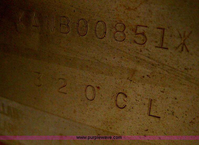 image for item B8163 2001 Caterpillar 320CL excavator