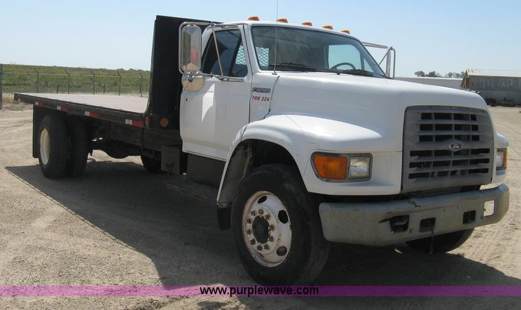 image for item B8167 1999 Ford F800 flatbed truck