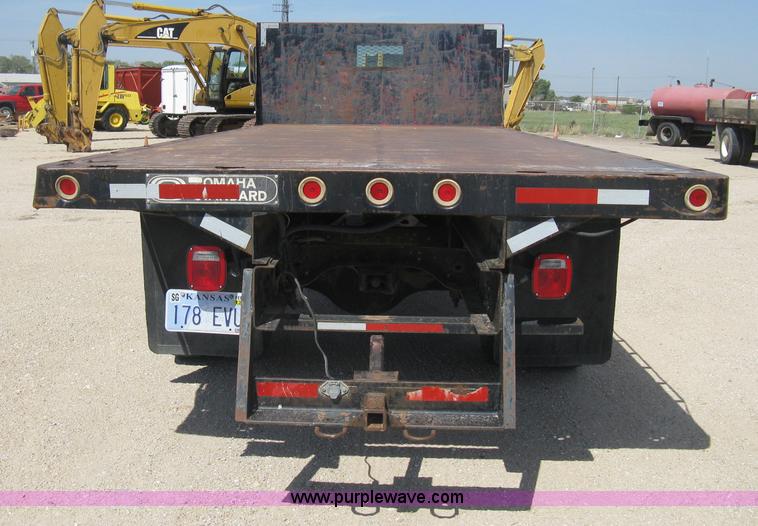 image for item B8167 1999 Ford F800 flatbed truck